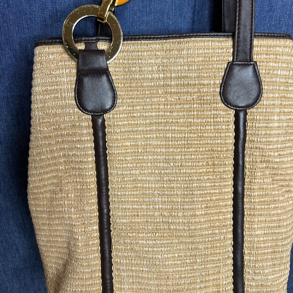 Susan Gail Y2K Straw Tote with Dark Brown Trim and Ring Accent. - Picture 4 of 11